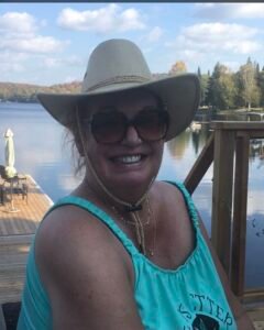 THOMPSON, Evelyn Thompson