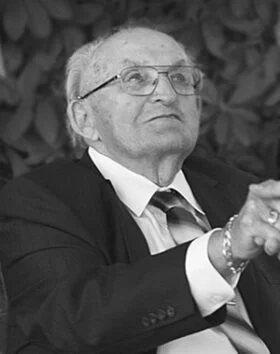 Elderly man in suit and tie