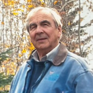Elderly man in nature with autumn leaves.