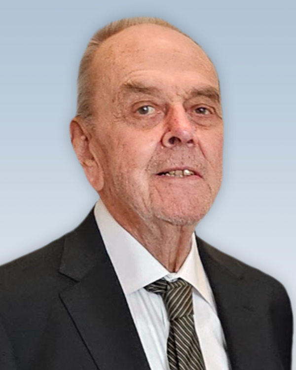 Elderly man in suit and tie