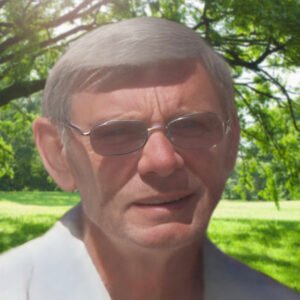 Elderly man wearing glasses in sunny park
